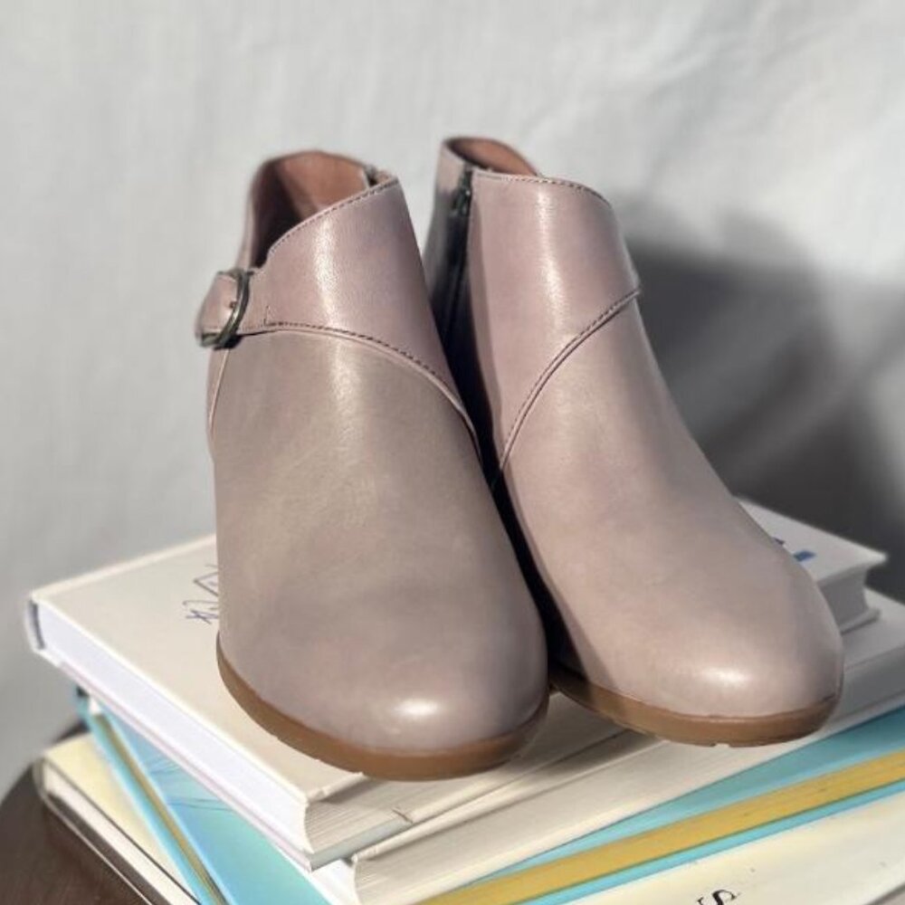 NWOT Dansko Darbie Buckle Ankle Booties in Stone - Size 7/37 - Picture 2 of 8